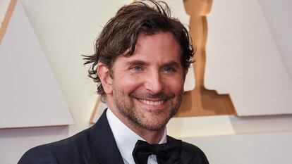 Bradley Cooper, en la alfombra roja de los Oscar de 2022.