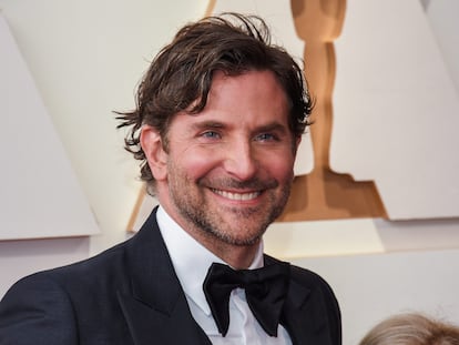 Bradley Cooper, en la alfombra roja de los Oscar de 2022.