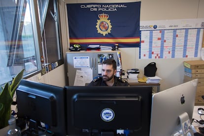 Javier, inspector jefe del grupo de protección de menores, encargados de investigar pornografía infantil. Madrid.