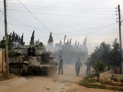 Soldados sirios toman la villa de Dumayna Occidental, a siete kil&oacute;metros de Qusair. 