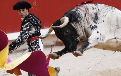 El diestro Miguel Abell&aacute;n en la tercera de los Sanfermines 2014.