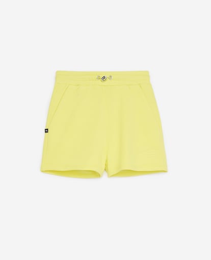 The Kooples saca este verano una línea en colores ácidos como homenaje al estilo pop de los 90 y estos shorts de algodón son una de esas prendas. Un must de las nostálgicas. 95€.