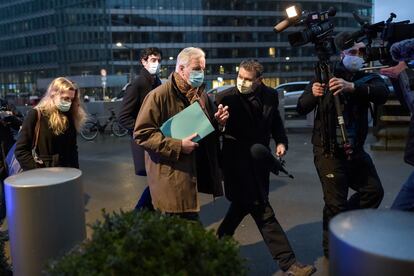 El negociador de la UE, Michel Barnier, entra en el Consejo para informar a los embajadores de los Veintisiete, este lunes, en Bruselas.