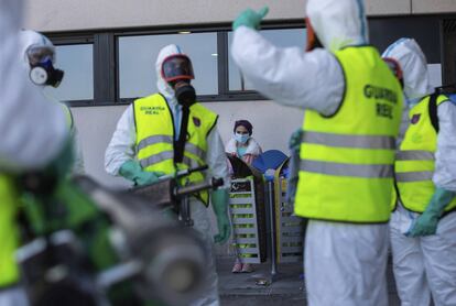 Personal militar en un hospital de Madrid.