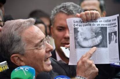 Àlvaro Uribe e Ivàn Duquue después de votar el domingo