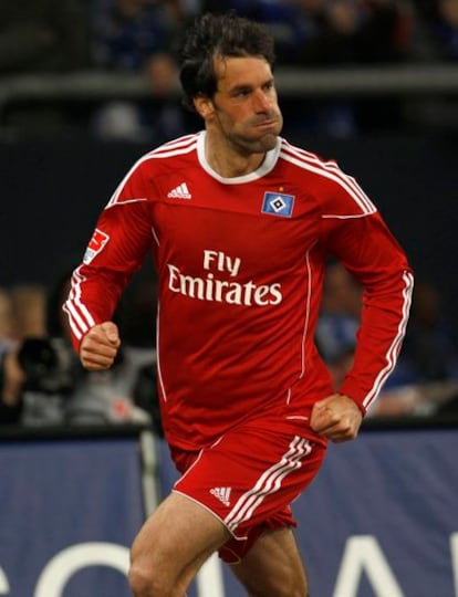 El delantero holandés Ruud Van Nistelrooy, después del gol marcado en el partido Shalke 04-Hamburgo, terminado cero a uno.