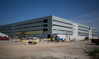 Construcci&oacute; del centre log&iacute;stic d&#039;Amazon al Prat de Llobregat.