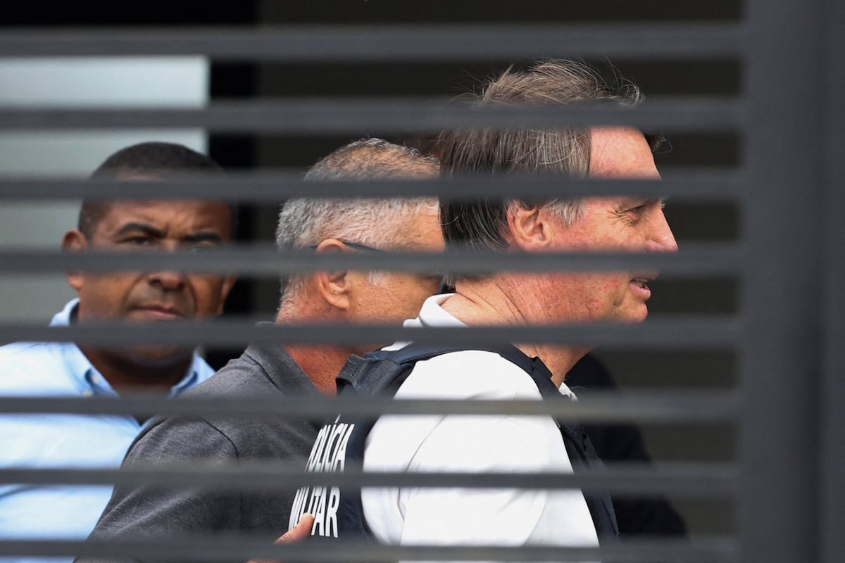 Bolsonaro recibe el alta hospitalaria y vuelve a casa para cumplir una pena de 27 años