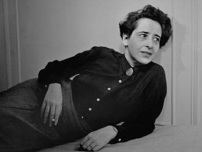 L'escriptora i pensadora Hannah Arendt, fotografiada el 1949.