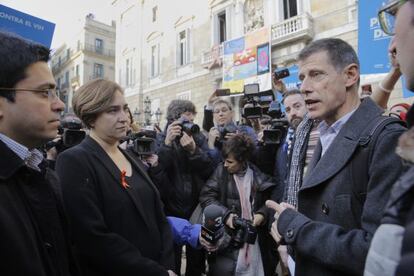 Ferran Pujol, de BCN Checkpoint, amb Colau.