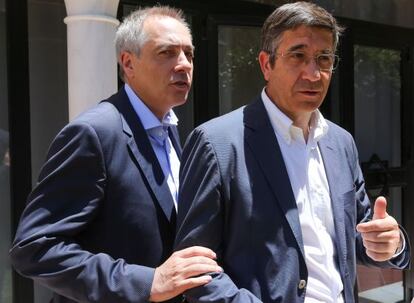 Pere Navarro, con Patxi López, el pasado sábado en Granada