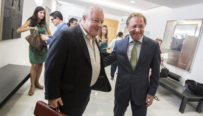 &Aacute;ngel de la Fuente, autor de las balanzas fiscales, junto al consejero Moragues.