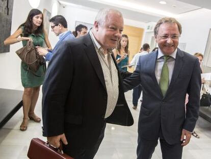 &Aacute;ngel de la Fuente, autor de las balanzas fiscales, junto al consejero Moragues.