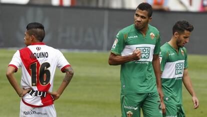 Jonathas, delantero del Elche, celebra un tanto ante el Rayo.