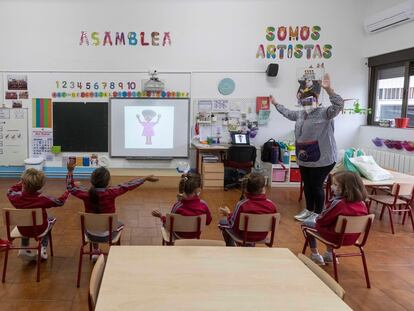 Alumnos del colegio Reina Sofía de Totana (Murcia) el 22 de octubre, primer día de vuelta a las aulas desde el mes de marzo.