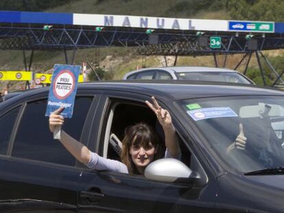 Participantes en la protesta contra los peajes en Cataluña.