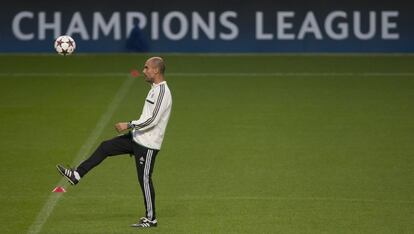 El técnico del Bayern, Pep Guardiola, en el Etihad Stadium, donde se medirá mañana al Manchester City.