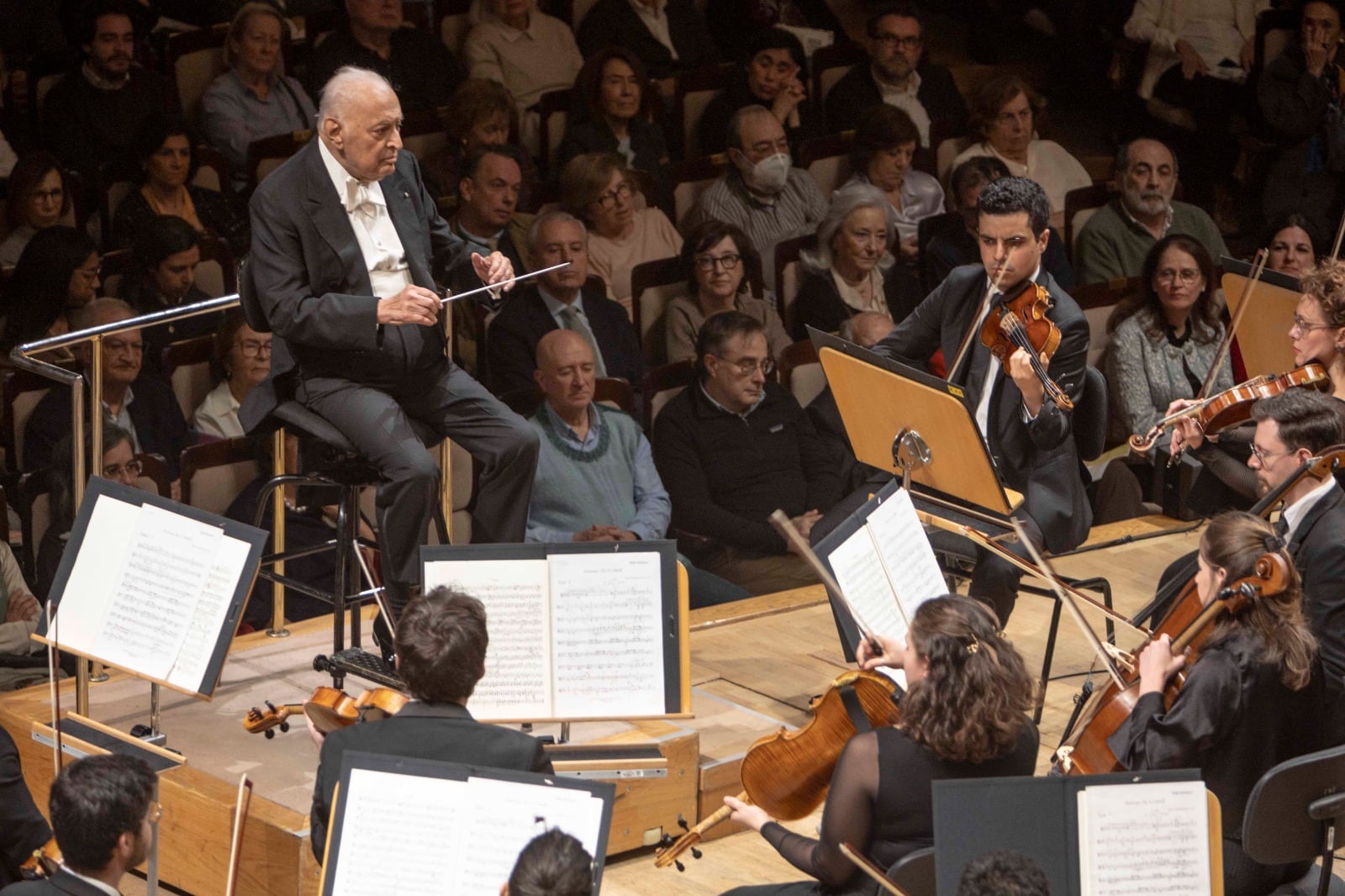 Zubin Mehta al frente de la West-Eastern Divan Orchestra dirigiendo la ‘Cuarta sinfonía’ de Chaikovski, el 14 de febrero en el Auditorio Nacional de Madrid.