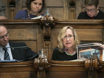 Assumpta Escarp en un pleno del Ayuntamiento.