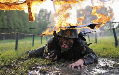 Simulacro de incendio en la base militar de Chaohu, China.