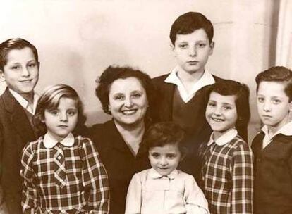 La familia Martínez Reverte. De izquierda a derecha: José, Isabel, Josefina, María José, Javier, Cristina y Jorge.