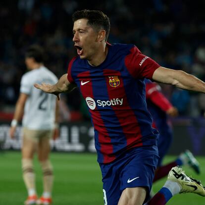 Barcelona's Robert Lewandowski celebrates scoring his side's third goal during a Spanish La Liga soccer match between Barcelona and Valencia at the Olimpic Lluis Companys stadium in Barcelona, Spain, Monday, April 29, 2024. (AP Photo/Joan Monfort)