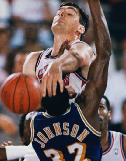 Los Pistons contra los Lakers en la final de 1988. A los primeros les gustaba más agarrar cabezas que balones.