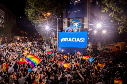 Celebración de la victoria del PP en las elecciones de la Comunidad de Madrid, el pasado mayo en el balcón de la sede de Génova 13, en Madrid.