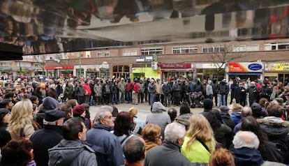 Vecinos de Gamonal reunidos en su asamblea habitual de las 12.00