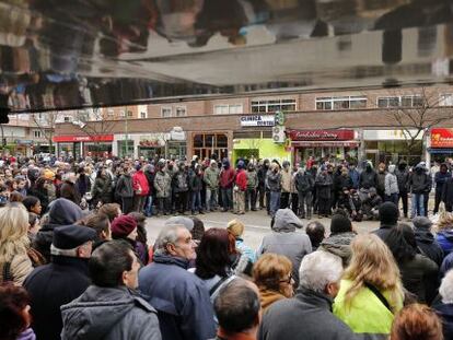 Vecinos de Gamonal reunidos en su asamblea habitual de las 12.00