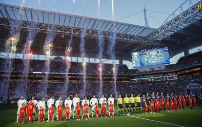 Los onces de FC Barcelona y Real Madrid antes del encuentro que disputaron en MIami en 2017.