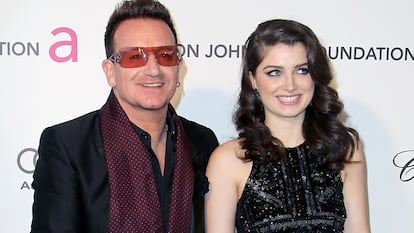 El cantante Bono junto a su hija, la actriz Eve Hewson, en Los Ángeles en 2013.