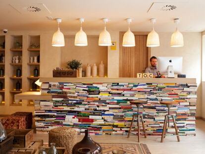 The reception desk at TOC Sevilla.