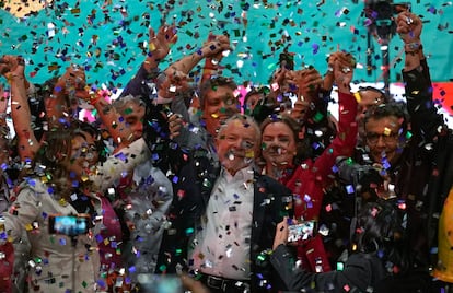 The former president of Brazil, Luiz Inácio Lula da Silva, and his supporters at a campaign rally on Saturday.