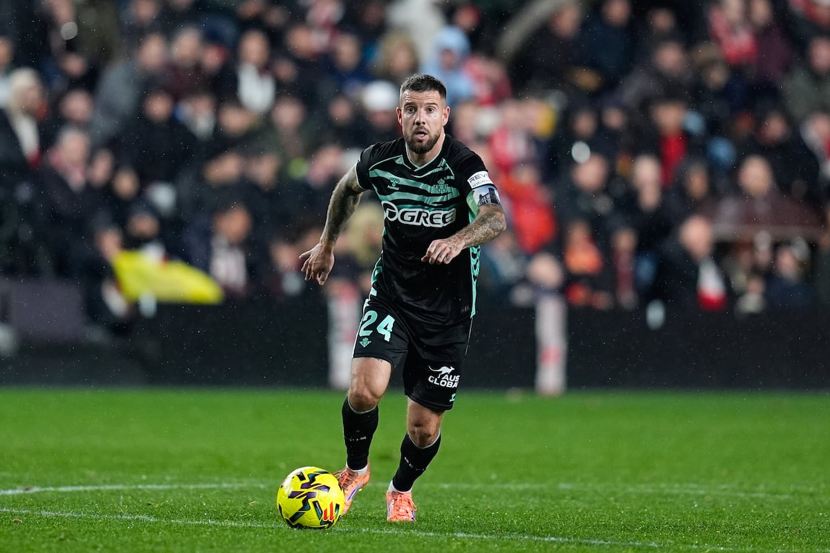 “Ale, homófobo”: Ruibal responde en Vallecas a un aficcionado que le pide que se pinte las uñas