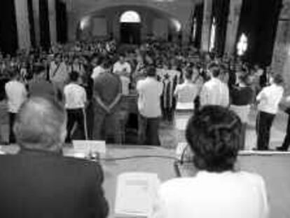 B 37142 - (02/oct/00) - color - Incidentes en la universidad de Girona durante la inaguración del curso con Anna Birulés. - Foto: Pere Durán.