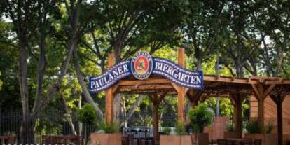 Paulaner inaugura su Biergarten en Príncipe Pío (Madrid).