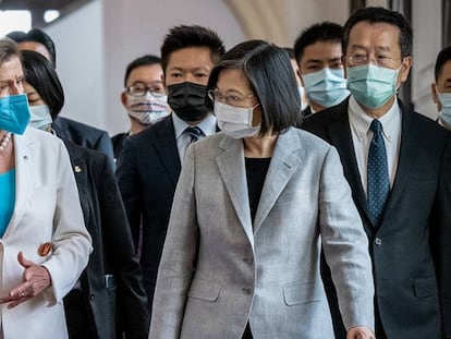 Nancy Pelosi, presidenta de la Cámara de Representantes de EE UU, se reunió con TSMC, además de con la presidenta de Taiwán, Tsai Ing-wen, en su visita a este país.  