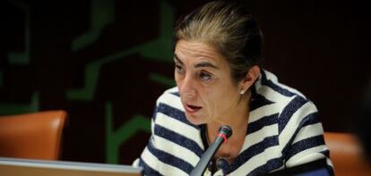 La consejera de Educación, Cristina Uriarte, este lunes en su comparecencia en el Parlamento vasco.