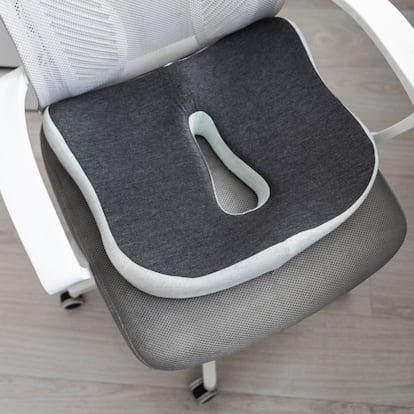 Artículo de EL PAÍS Escaparate sobre los cojines ergonómicos para silla.