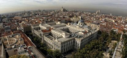 Vista de Madrid tomada ayer con la contaminación al fondo.