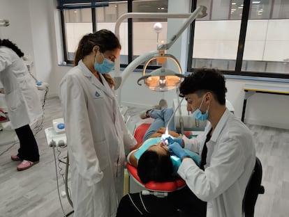 Alumnos de Essae, en una clase práctica.