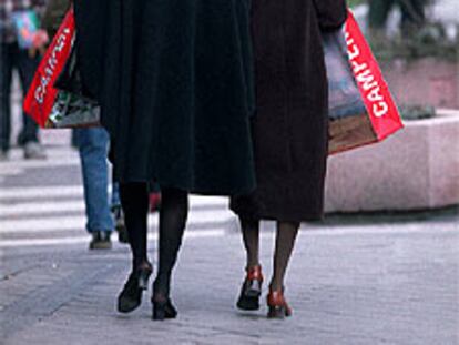 Mujeres paseando.