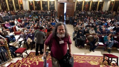 Richard Stallman a su llegada al paraninfo de la Universidad de Valencia.