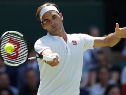 Roger Federer, en su debut con la nueva equipación de Uniqlo en Wimbledon.