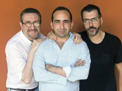 Los escritores Luisg&eacute; Mart&iacute;n, Giuseppe Caputo y Alberto Fuguet, retratados durante el Hay Festival de Cartagena.