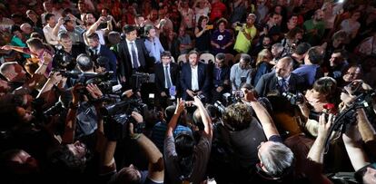 Carles Puigdemont i Oriol Junqueras al Tarraco Arena.