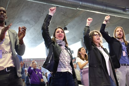 Serigne Mbayé, Irene Montero, Teresa Arévalo y Pablo Hernández, este viernes en la Asamblea de Podemos.
