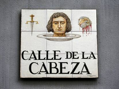 Placa de la calle de la Cabeza, una de las rutas de la aplicación.