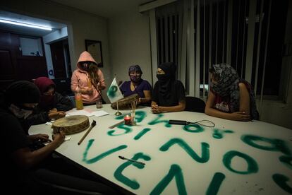 Colectivos feministas en la toma de las instalaciones de la Comisión Nacional de Derechos Humanos de Ecatepec.